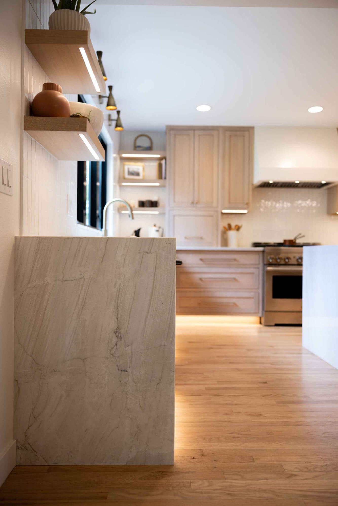 Charming-open-kitchen-white-oak-quartzite-long-island-Littleton-Colorado24