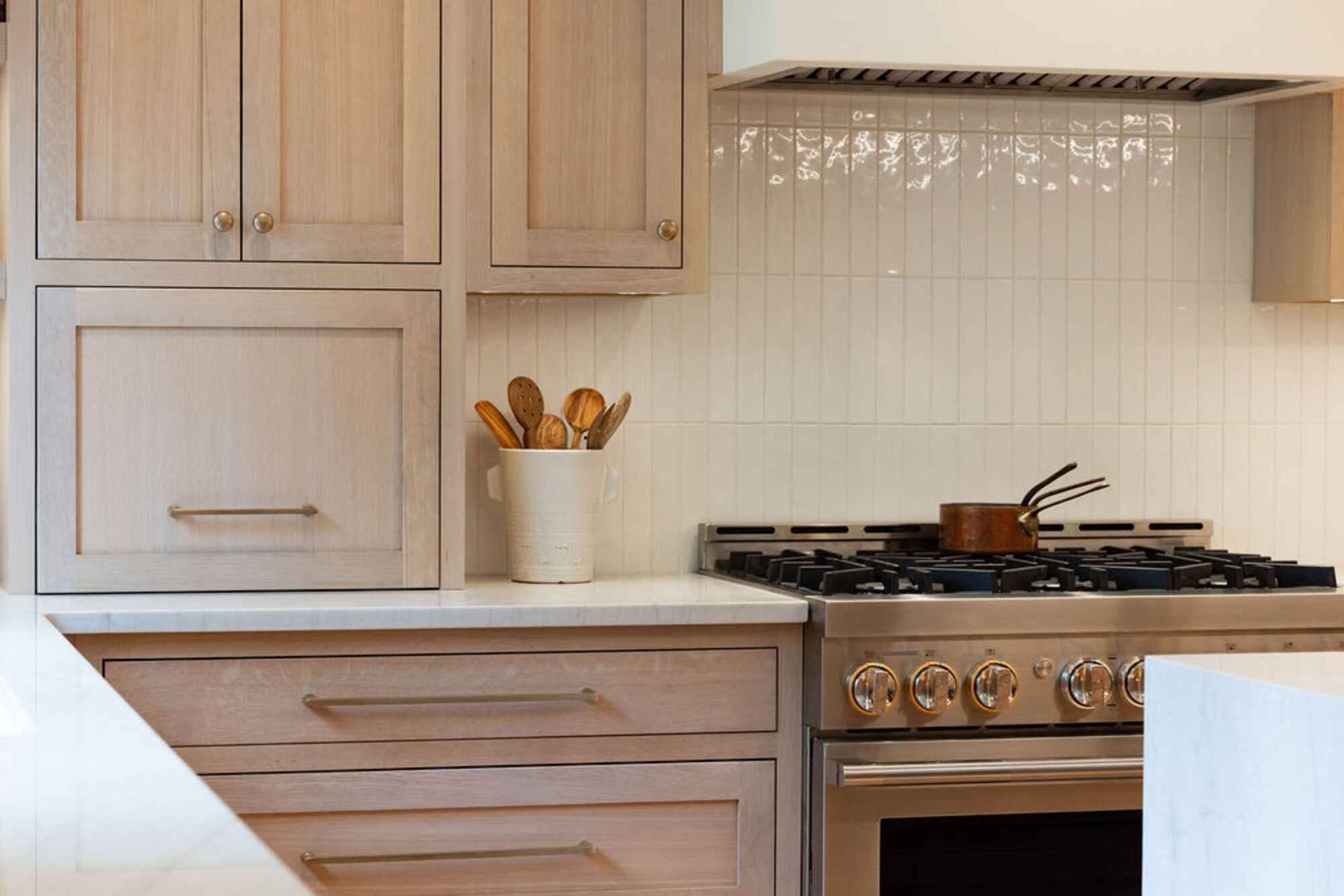 Charming-open-kitchen-white-oak-quartzite-long-island-Littleton-Colorado3