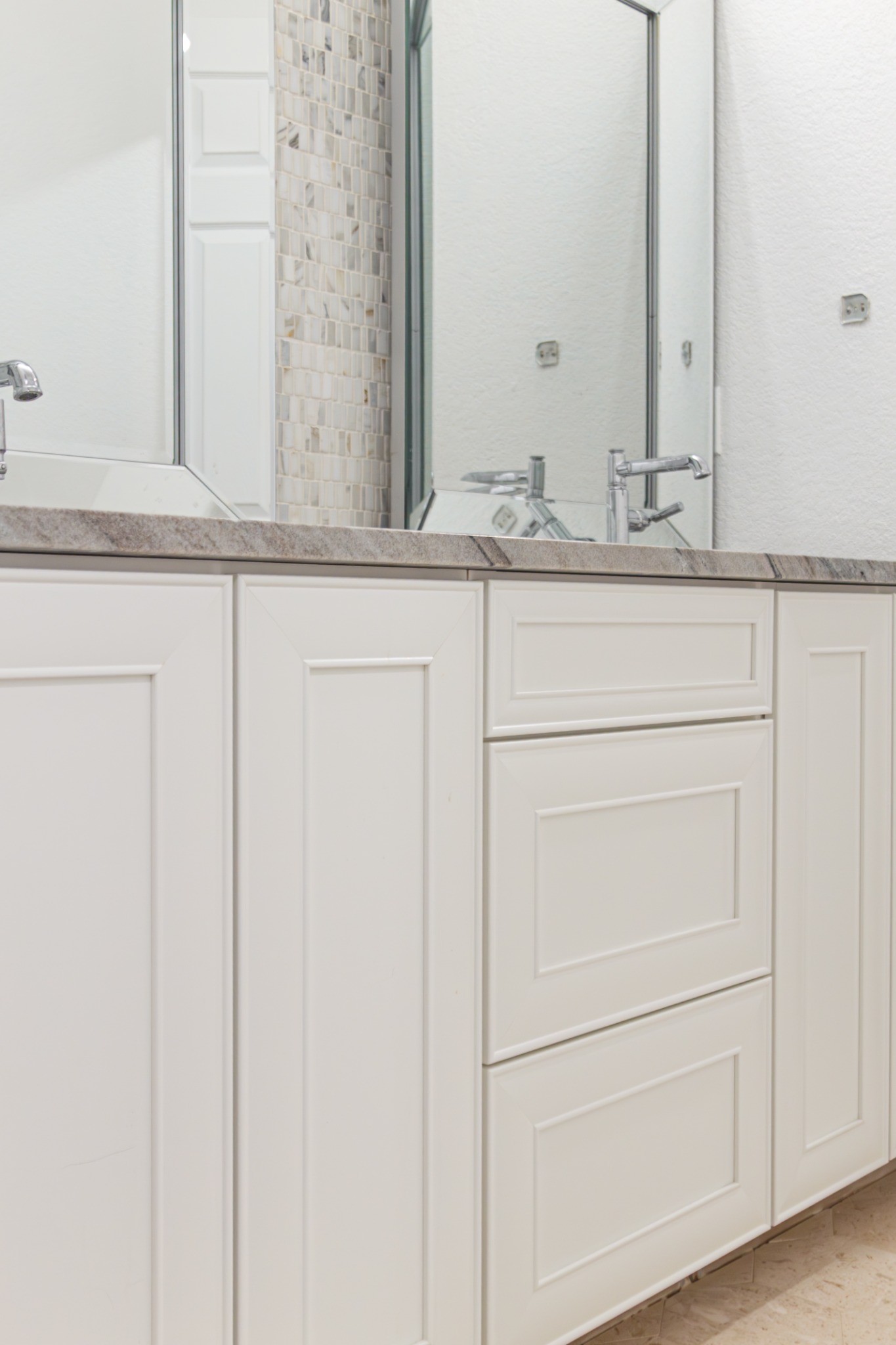 after-castle-pines-bathroom-remodel-white-vanity-cabinets