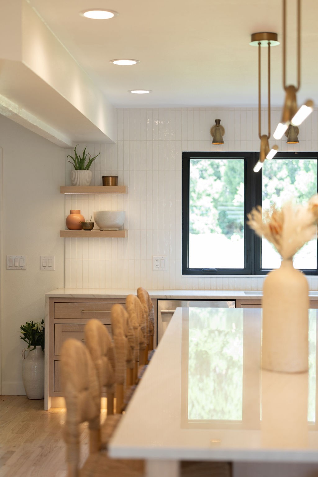 after-littleton-kitchen-remodel-full-view-of-home-bar-with-arched-niche-and-beverage-fridge