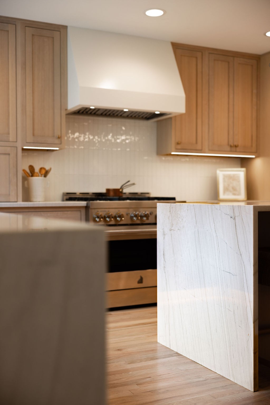 after-littleton-kitchen-remodel-modern-range-hood-and-quartz-island