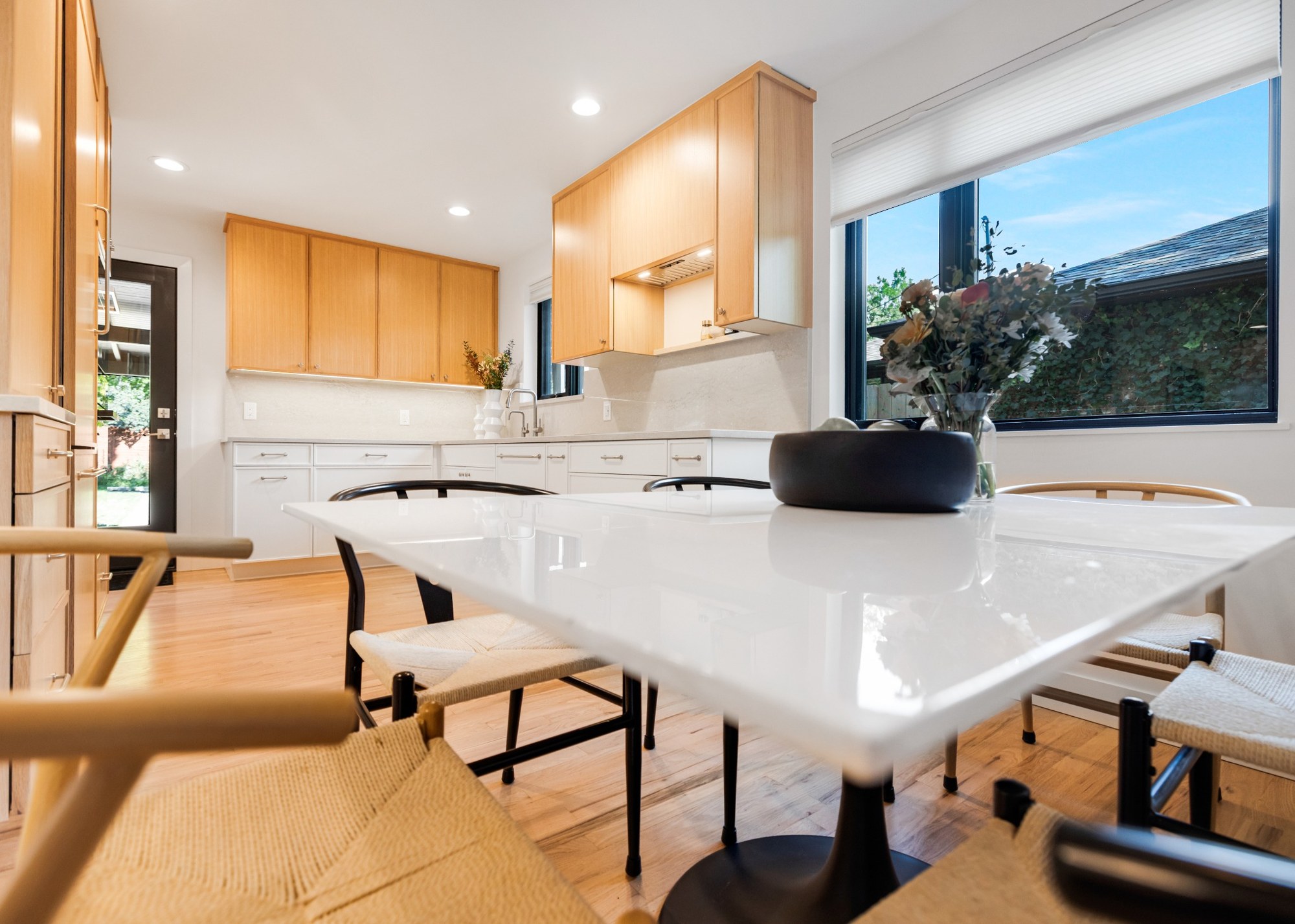 after-denver-whole-home-remodel-kitchen-dining-area-with-white-quartz-table