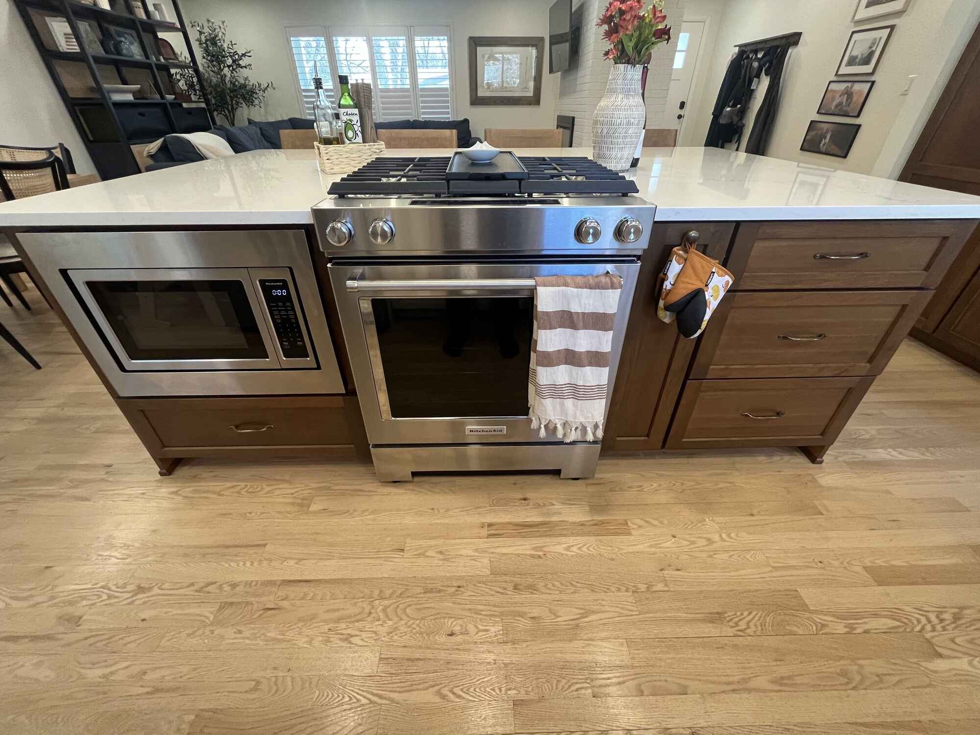 Bright-open-kitchen-large-island-wood-shaker-cabinets-quartz-countertops-Littleton-Colorado23