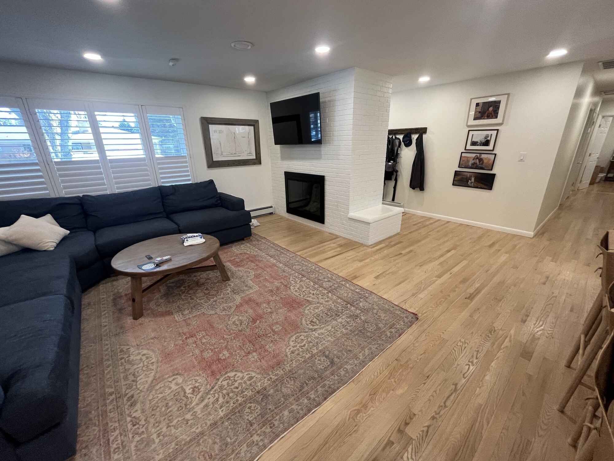 Bright-open-living-room-hardwood-floors-Littleton-Colorado4