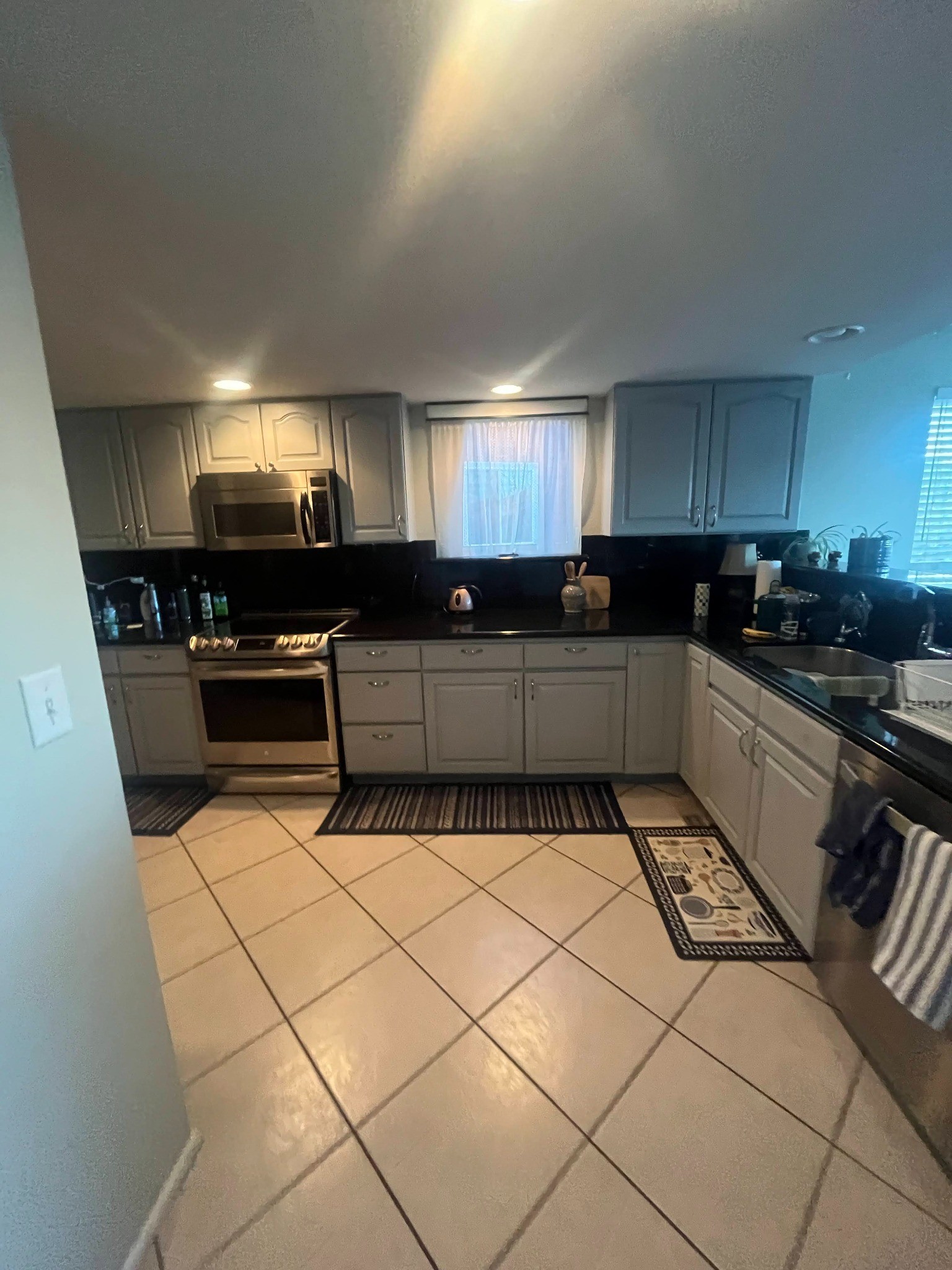 before-littleton-kitchen-remodel-u-shaped-kitchen-with-dark-countertops