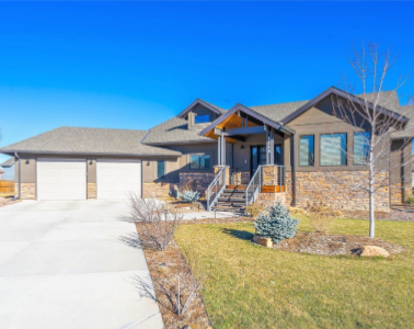 Bright-front-exterior-stucco-contemporary-house-facade-Littleton-Colorado