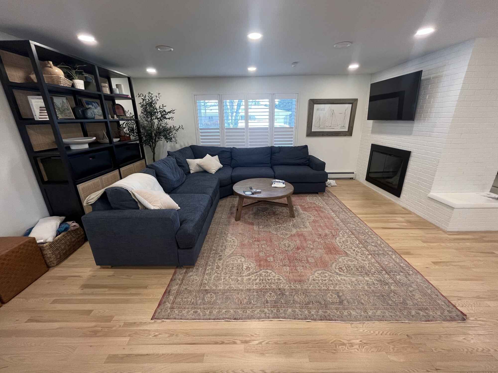 Bright-open-living-room-hardwood-floors-Littleton-Colorado