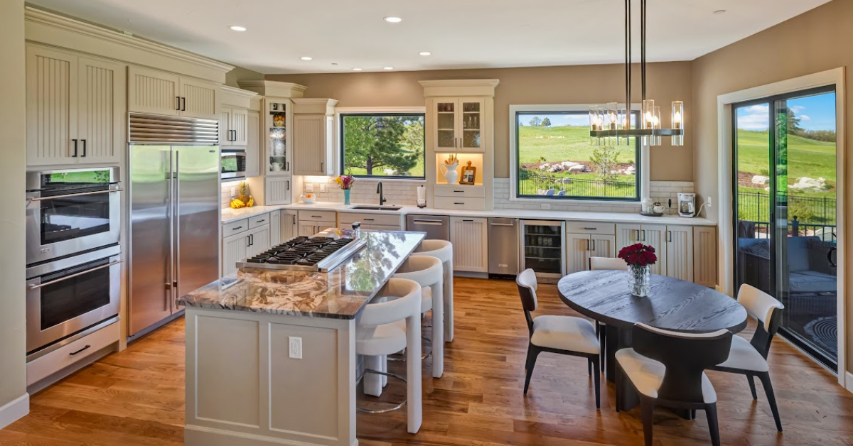 open concept modern kitchen by Grimes Home Concepts